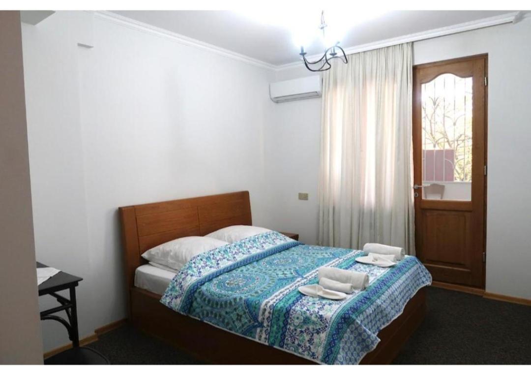 Guesthouse Ellie- Elisabeth Adishi Екстериор снимка